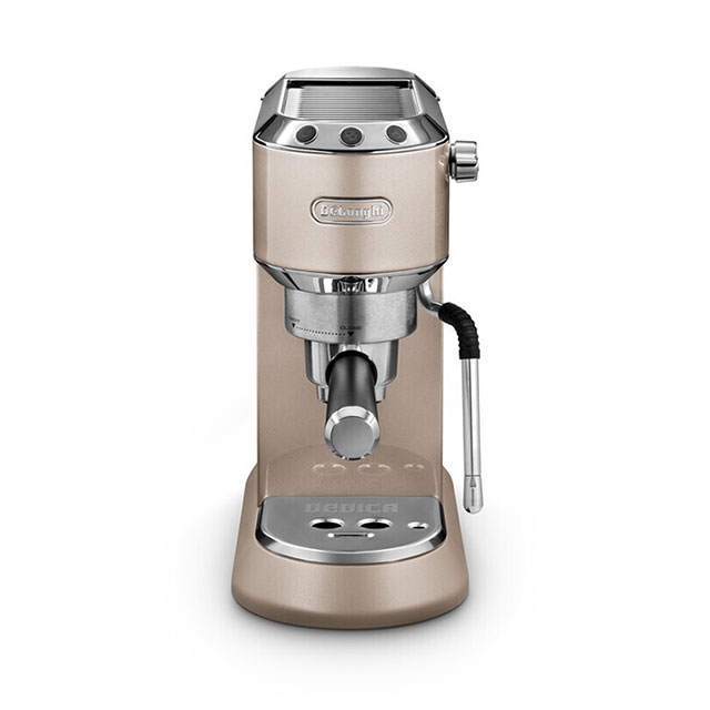 デロンギ　デディカ　DeLonghi EC680BK BLACK　カフェポッド付 Amazon.com: De'Longhi Dedica Coffee Machine EC680.BK, 15 Bar